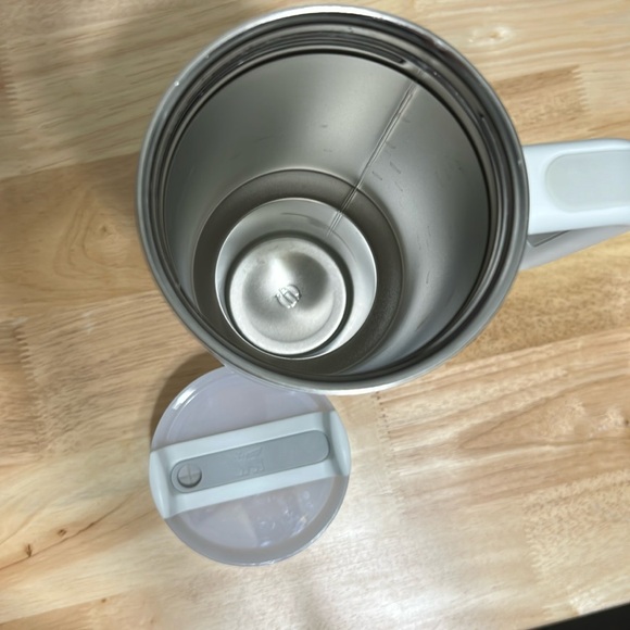 Stanley 40 oz (small dent at bottom- otherwise EUC) - Picture 3 of 7